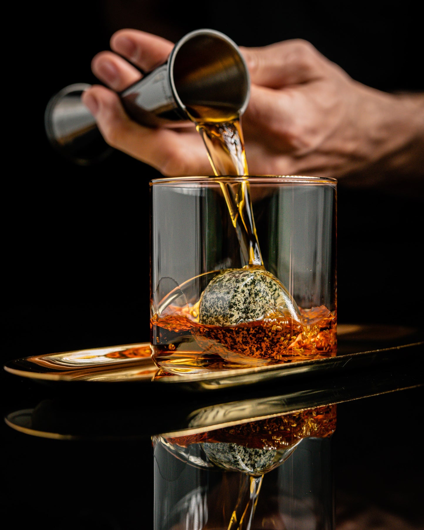 The Connoisseur's Set - Whiskey Stones & Iconic Crystal Glass Edition